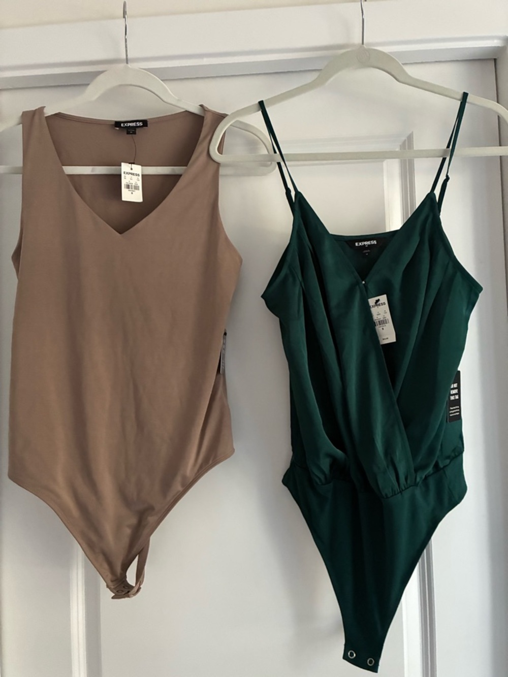 Express Beige V-Neck Bodysuit & Emerald Green Wrap-Front Bodysuit Set size M New